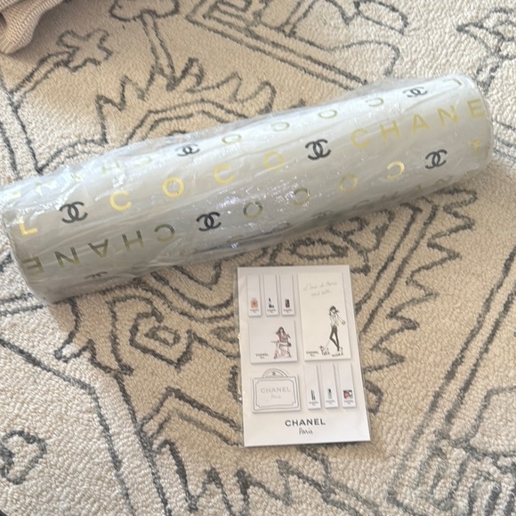 Chanel full roll wrapping paper and post it note set both...
